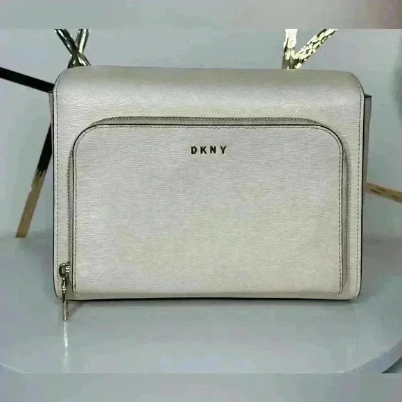 DKNYC Handbags - DKNY Bryant Pocket Crossbody Purse (Y12)